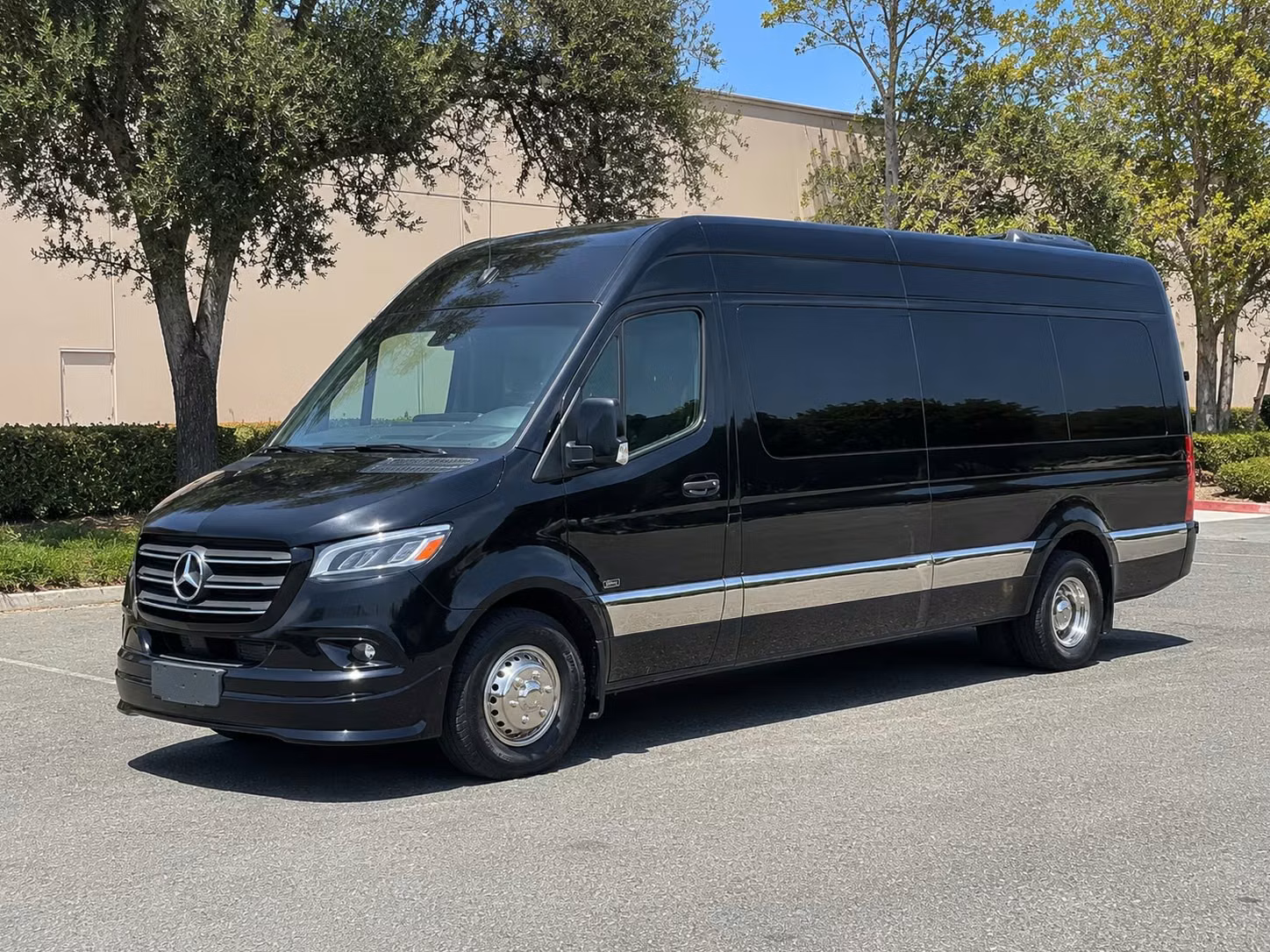 get a sprinter van or minibus for small group airport transfers in houston