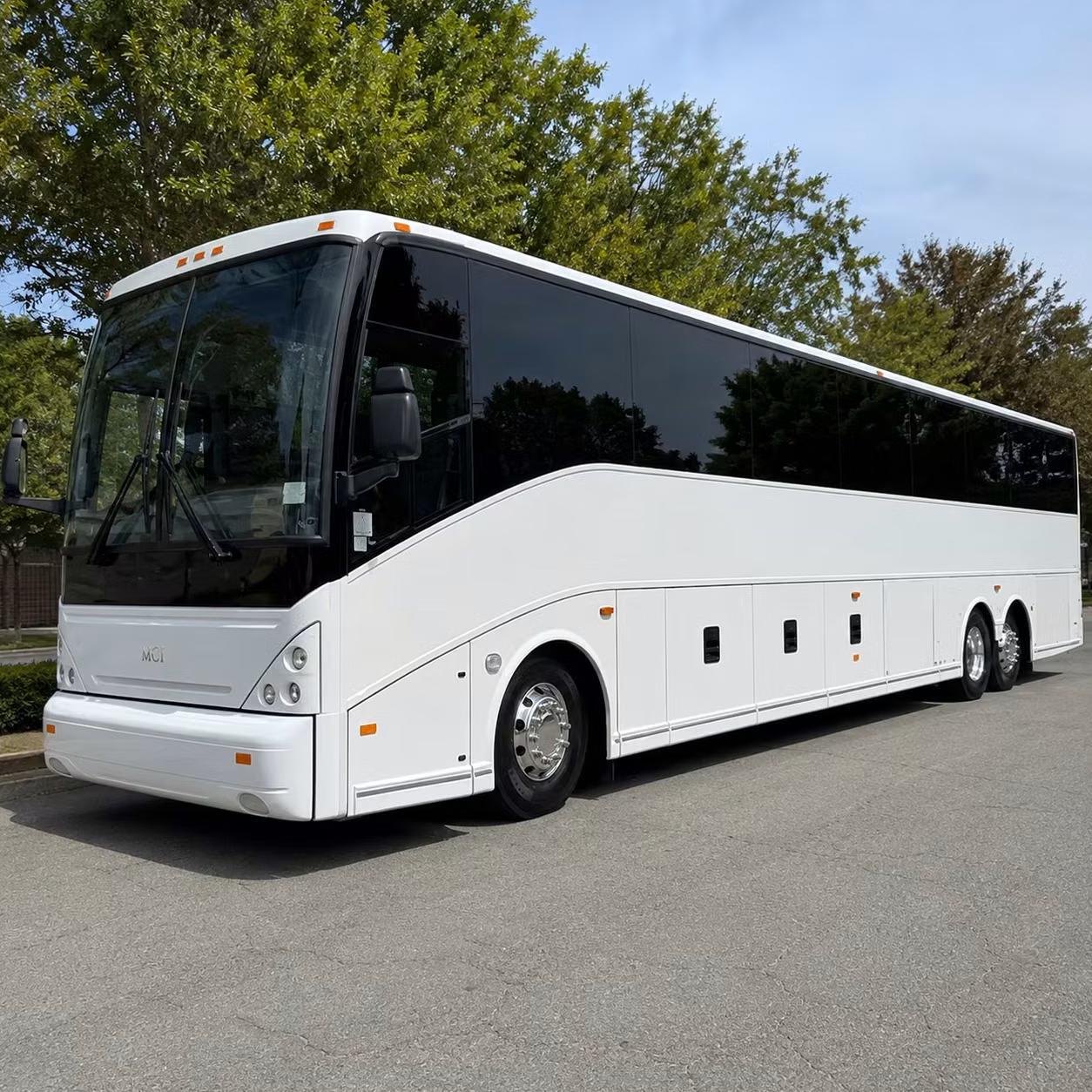 group airport shuttles between iah hou and houston hotels